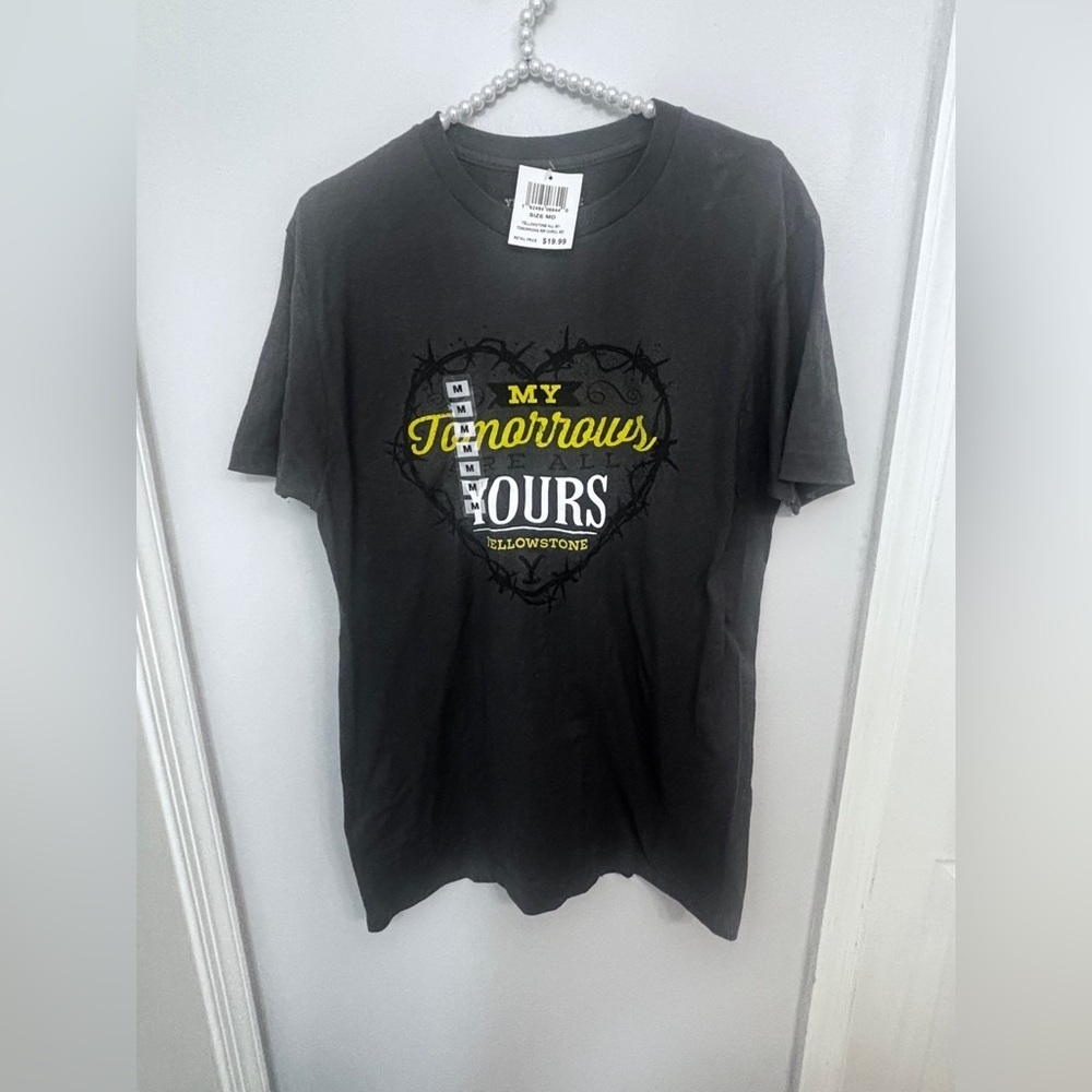 NWT Yellowstone Black Graphic T-Shirt Size: Medium